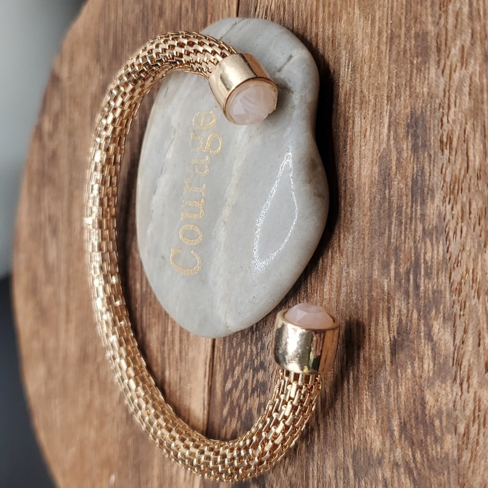B2721‎ Macy's mesh pink quartz cuff bracelet